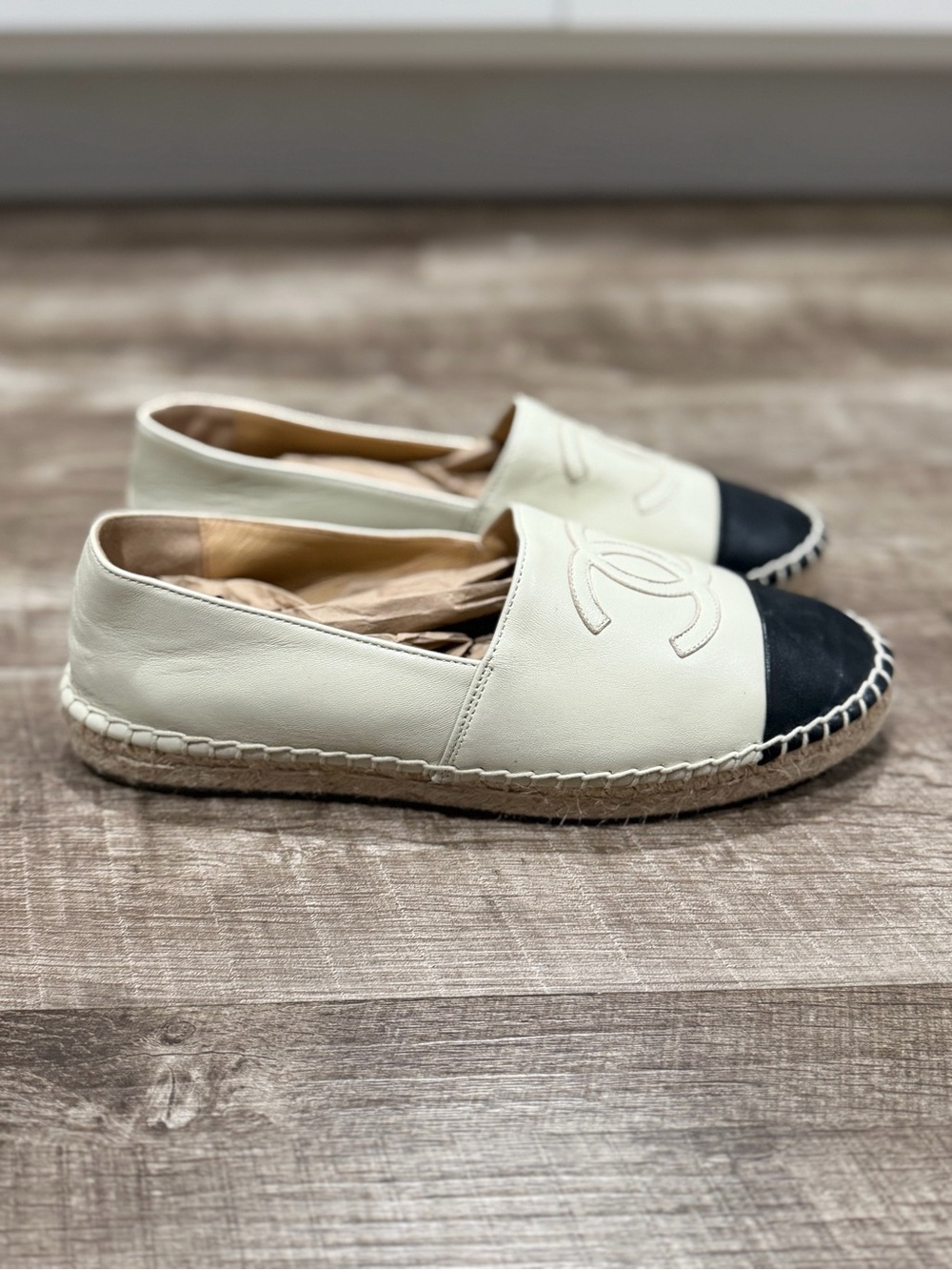 CHANEL Black Beige Leather Lambskin Espadrilles CC Cap Toe Sole Slip On EU Sz 39 - Picture 4 of 10
